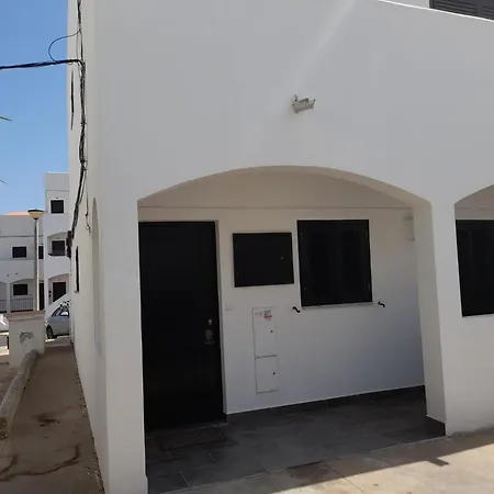 Appartement Oura House *